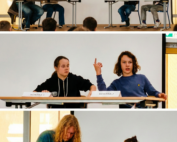 Collage aus drei Bildern einer Debattenveranstaltung auf einer Bühne vor weißem Hintergrund. Das obere Bild zeigt die Gesamtszene mit zwei Zweierteams an Tischen; ein:e Teilnehmer:in auf der rechten Seite spricht gestikulierend in ein Mikrofon. Die unteren Detailaufnahmen zeigen das Pro-Team beim konzentrierten Mitschreiben sowie das Kontra-Team während eines Redebeitrags mit erhobenem Zeigefinger.